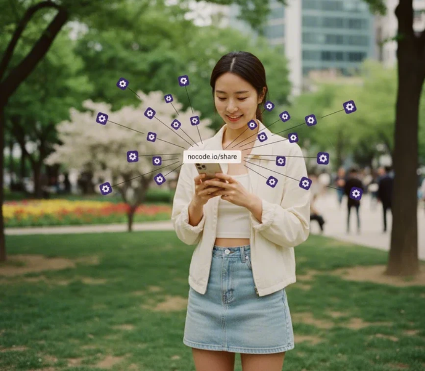 링크 공유를 통해 앱과 결과물이 확산되는 모습을 보는 한국 여성